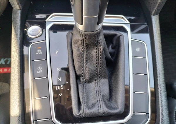 Volkswagen Passat cena 109900 przebieg: 135094, rok produkcji 2019 z Sanok małe 596